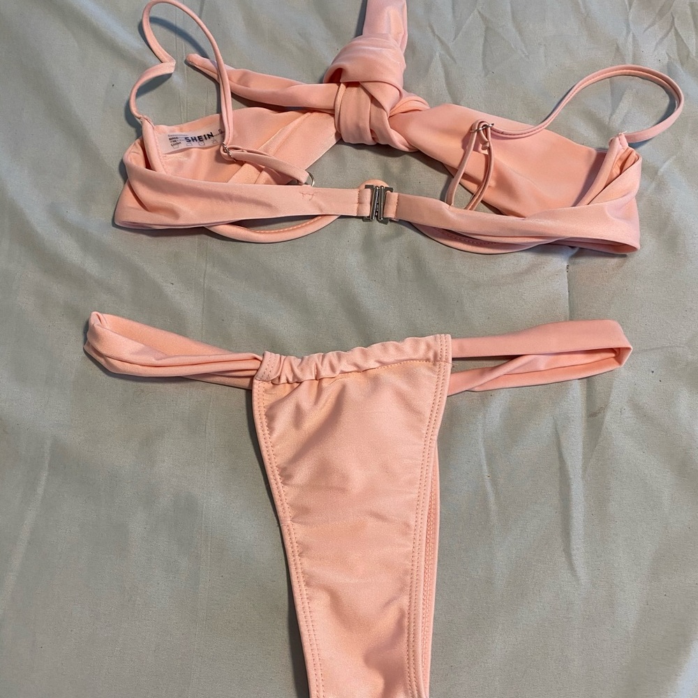 Pink bikini - Picture 2 of 3